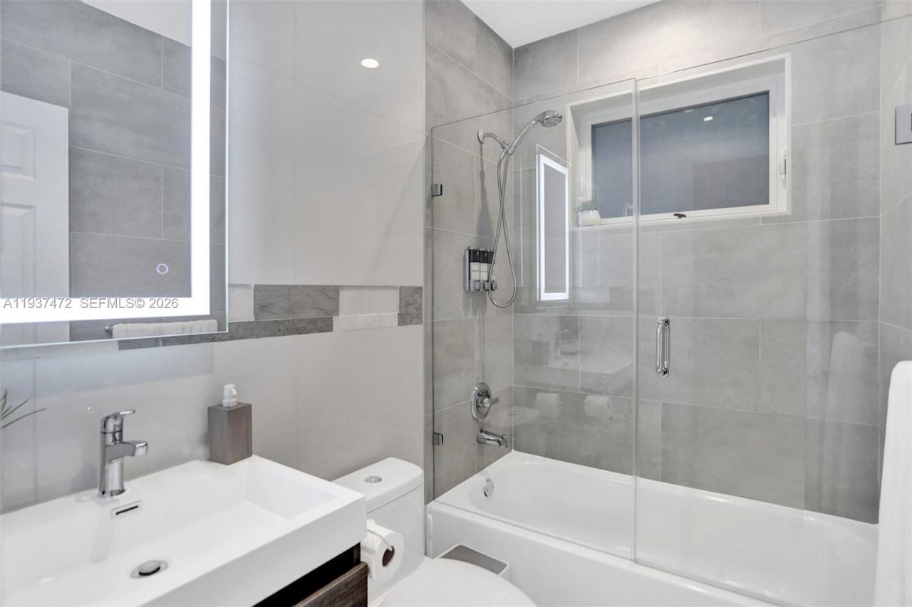 8843 Hawthorne Ave , Surfside, FL 33154 Photo