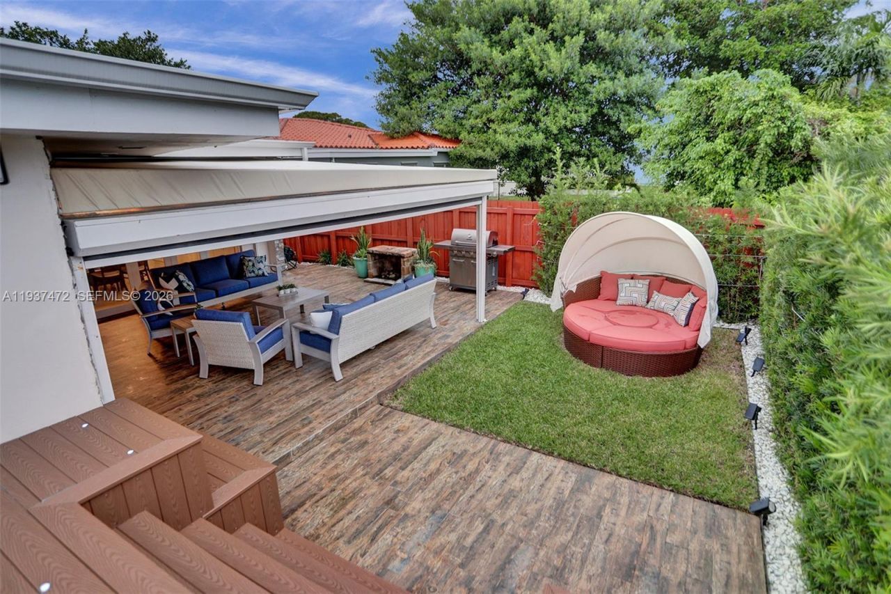 8843 Hawthorne Ave , Surfside, FL 33154 Photo