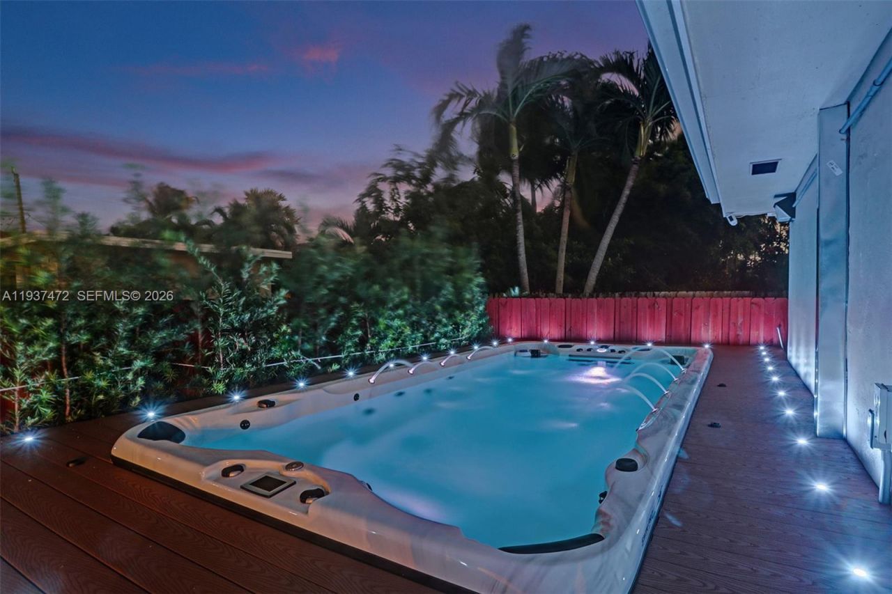 8843 Hawthorne Ave , Surfside, FL 33154 Photo