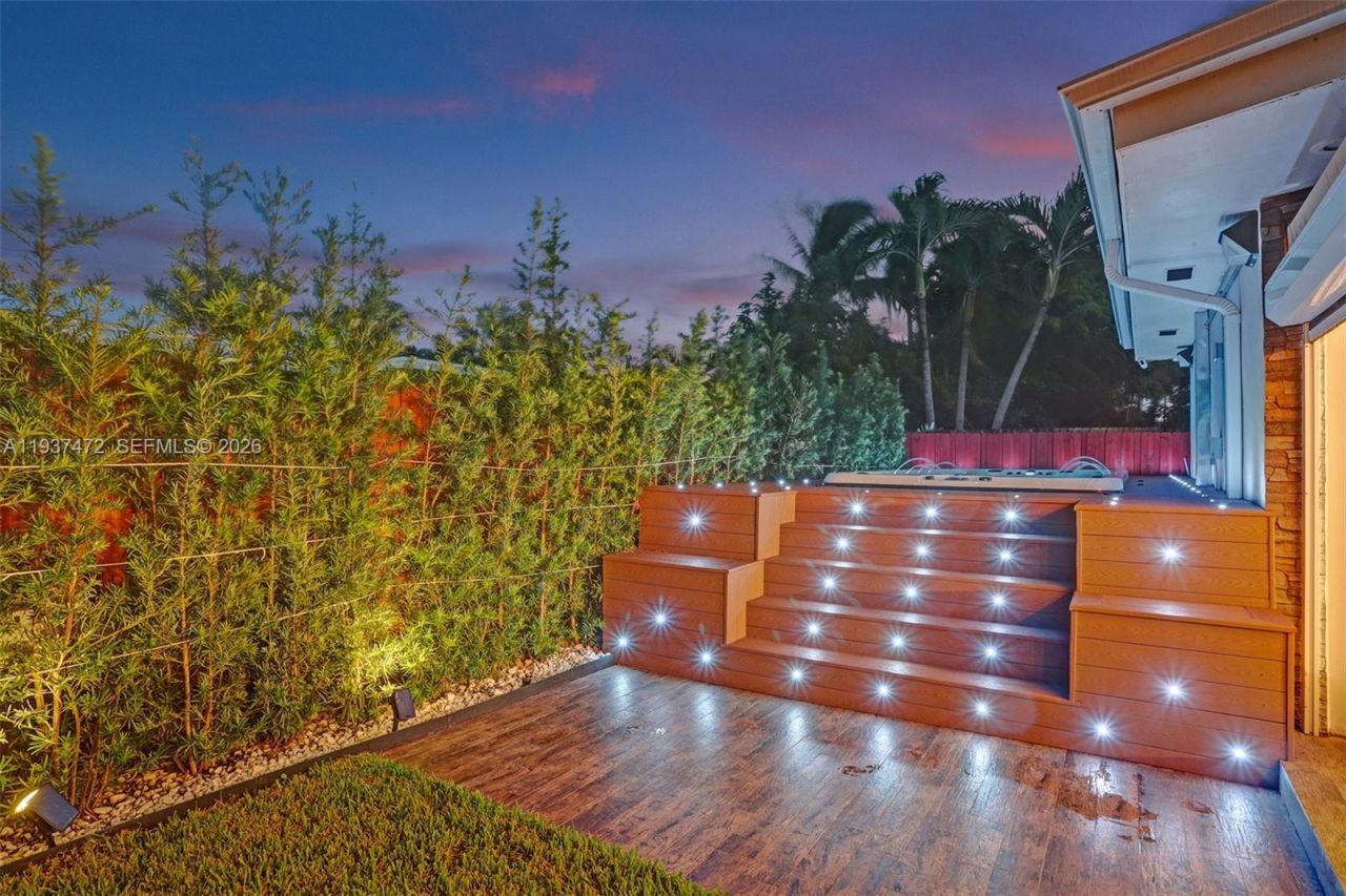 8843 Hawthorne Ave , Surfside, FL 33154 Photo