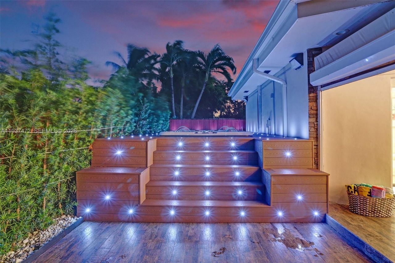 8843 Hawthorne Ave , Surfside, FL 33154 Photo