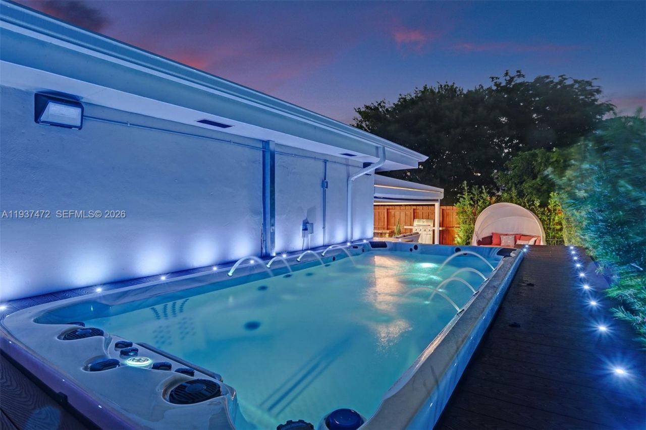 8843 Hawthorne Ave , Surfside, FL 33154 Photo