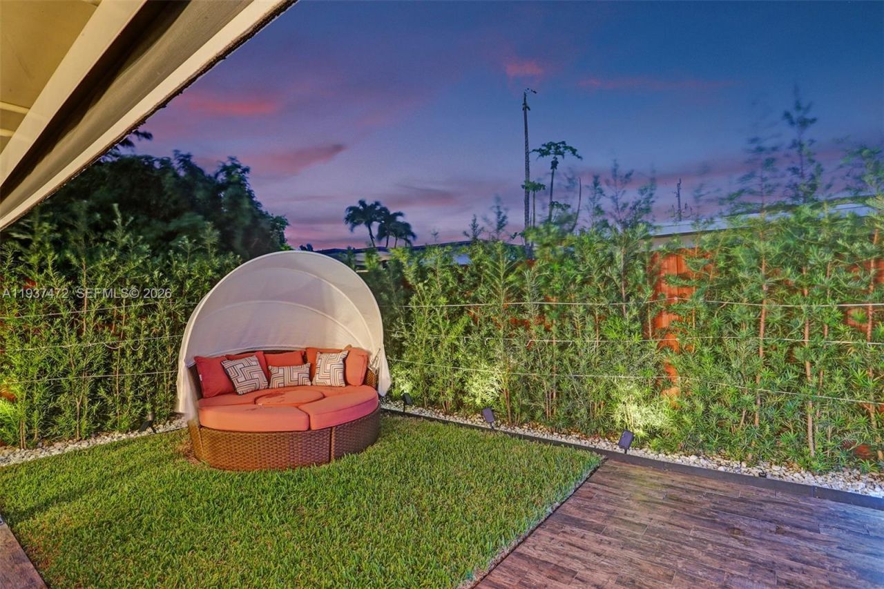 8843 Hawthorne Ave , Surfside, FL 33154 Photo