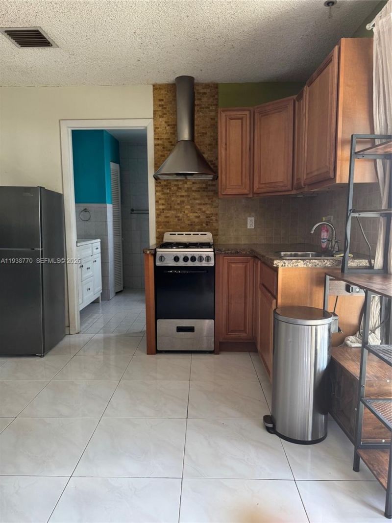 17 E 50th Pl, Hialeah, FL 33013 Photo