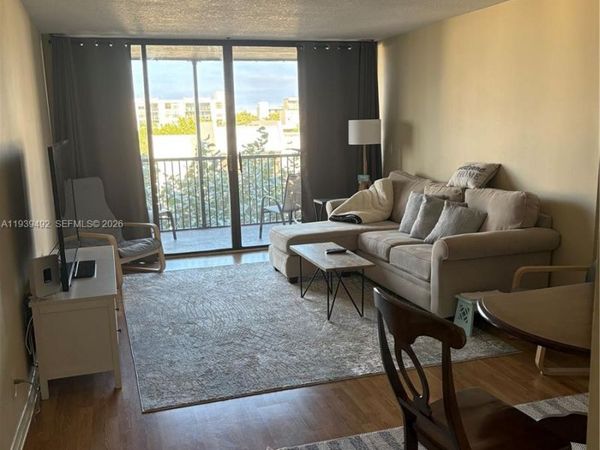 17 Royal Palm Way, Unit 4040, Boca Raton, FL 33432