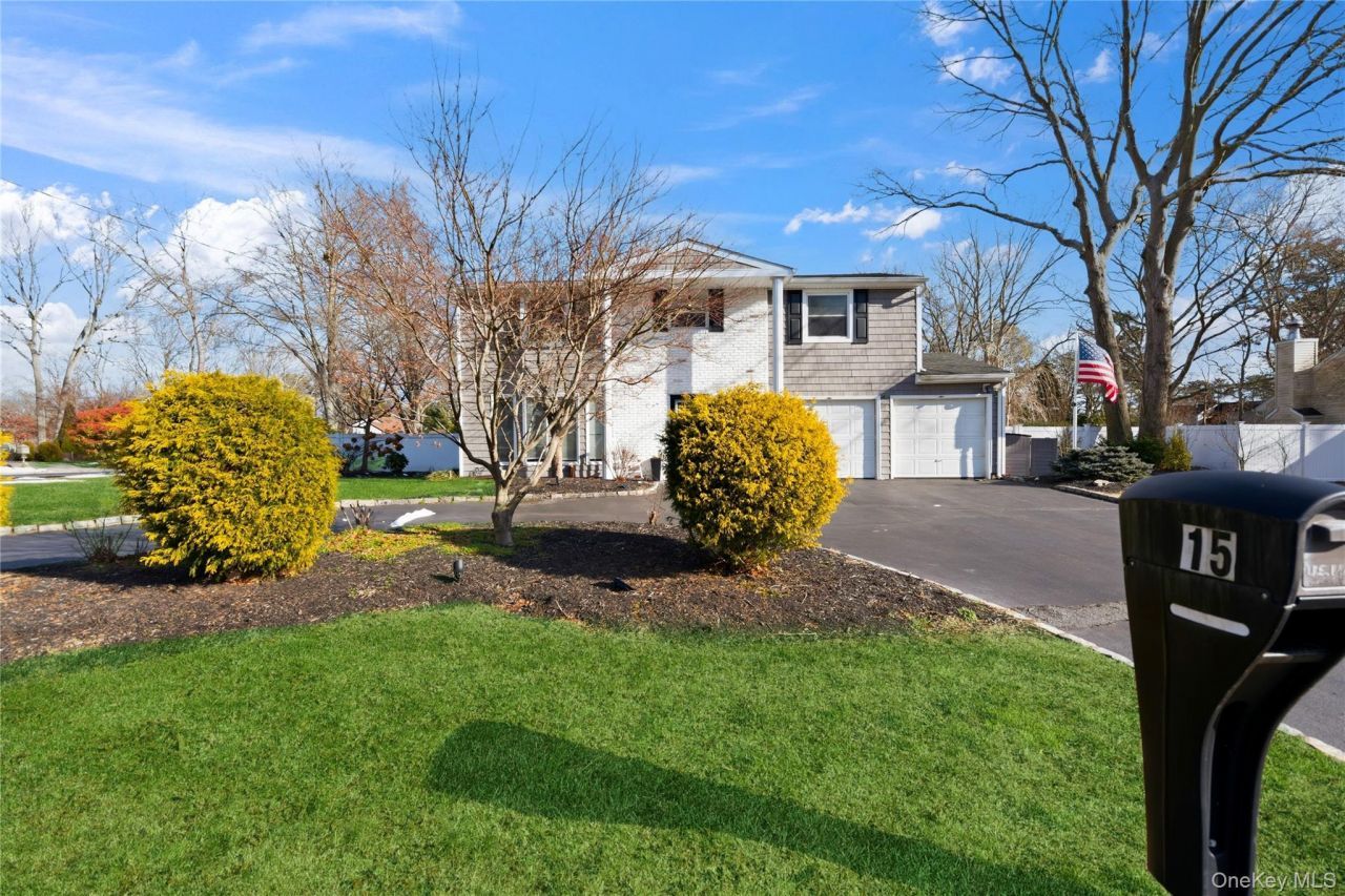 15 Autumn Drive, Mount Sinai, NY 11766 Main Photo