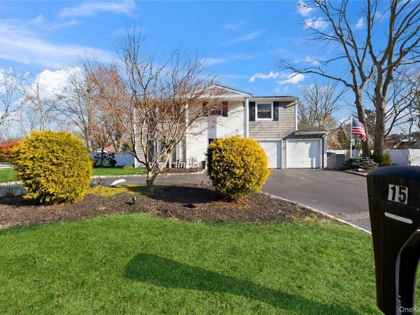 15 Autumn Drive, Mount Sinai, NY 11766