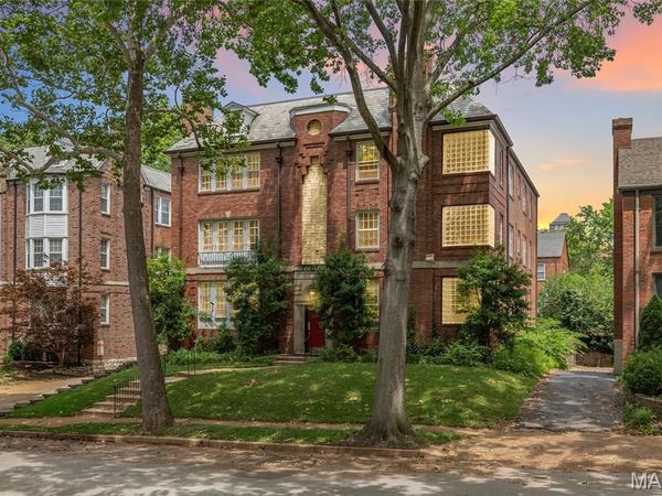 7539 Oxford Drive, Unit 2W, Clayton, MO 63105