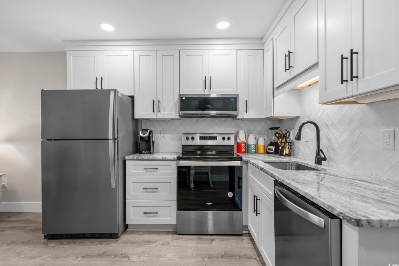 9560 Shore Dr. Photo 13