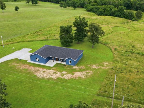 3876 S 75th Road, Dunnegan, MO 65640