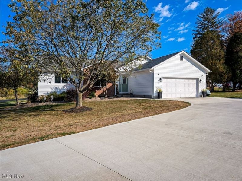 546 E Mohawk Drive, Malvern, OH 44644 Photo 1