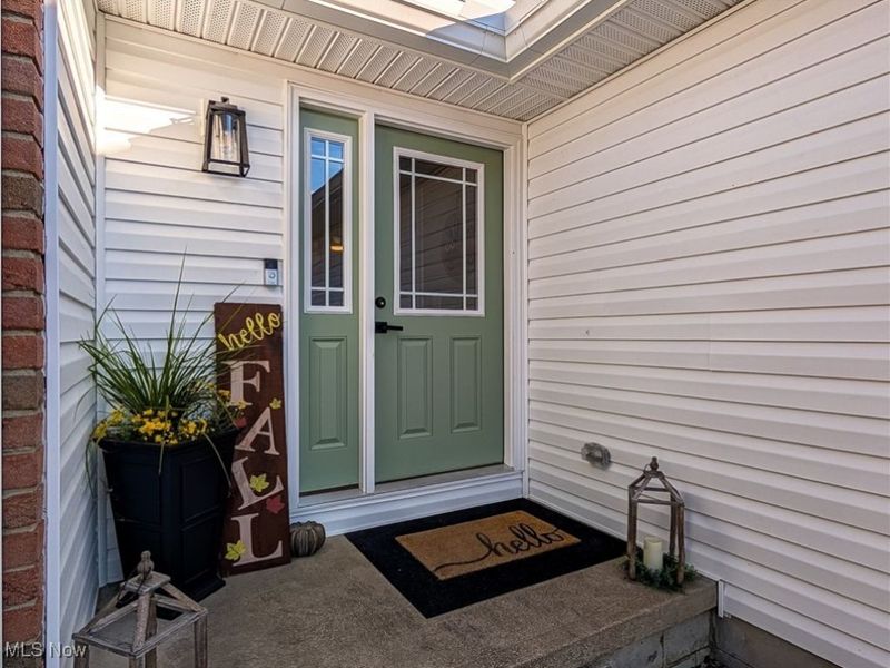 546 E Mohawk Drive, Malvern, OH 44644 Photo 2