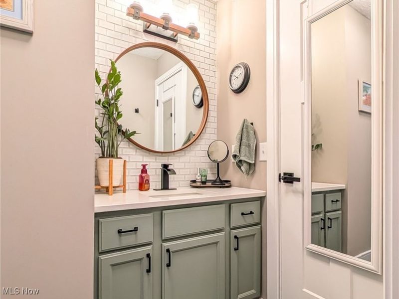 546 E Mohawk Drive, Malvern, OH 44644 Photo 23