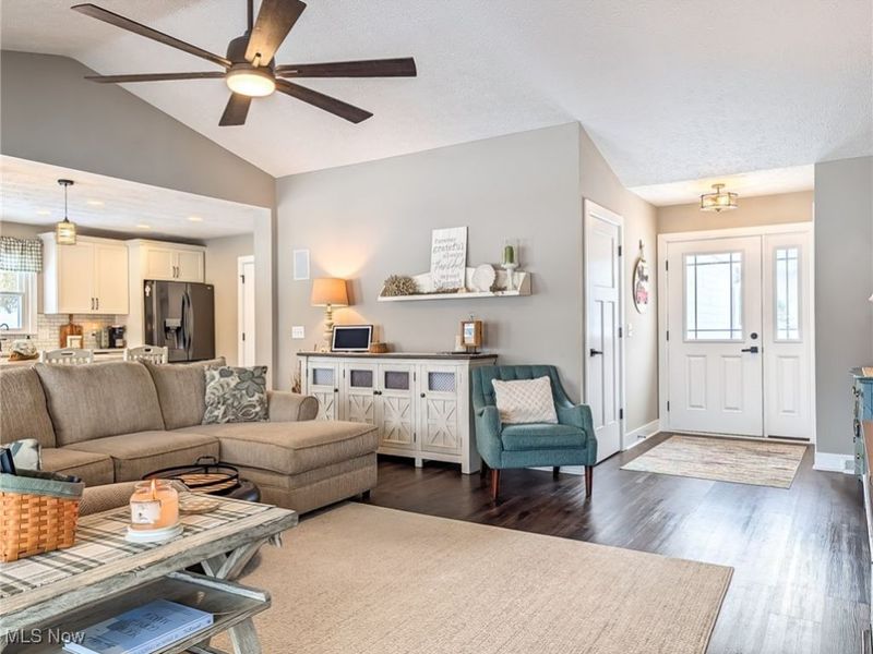 546 E Mohawk Drive, Malvern, OH 44644 Photo 6