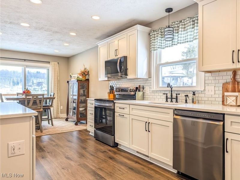 546 E Mohawk Drive, Malvern, OH 44644 Photo 8