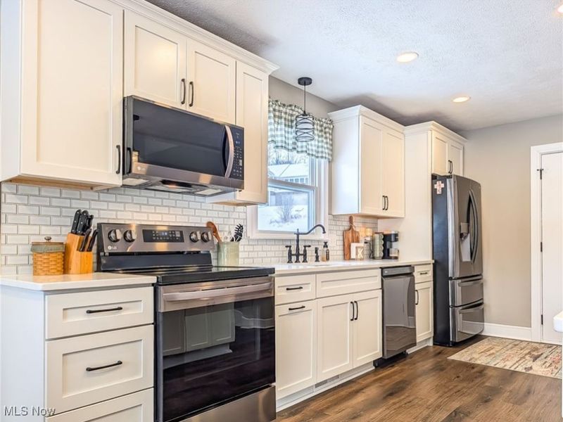 546 E Mohawk Drive, Malvern, OH 44644 Photo 9