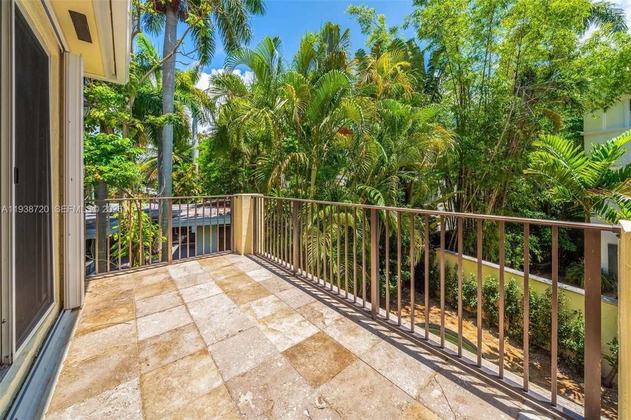 3211 Morris Ln, Coconut Grove, FL 33133 Photo