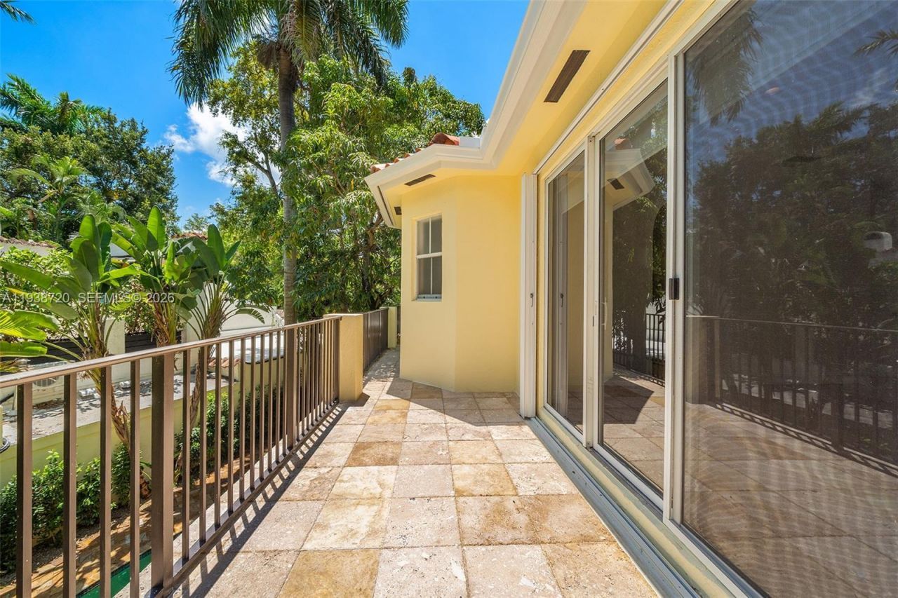 3211 Morris Ln, Coconut Grove, FL 33133 Photo