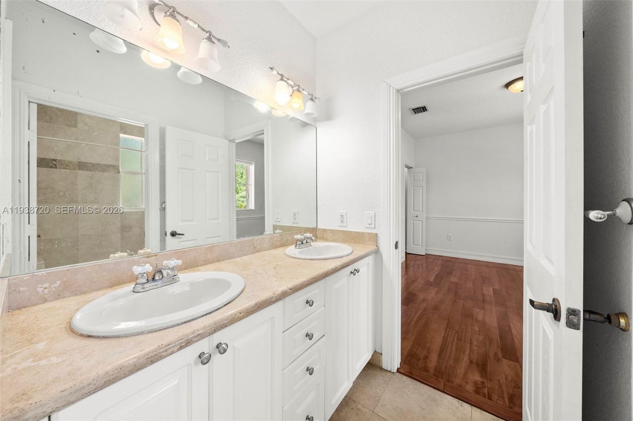 3211 Morris Ln, Coconut Grove, FL 33133 Photo