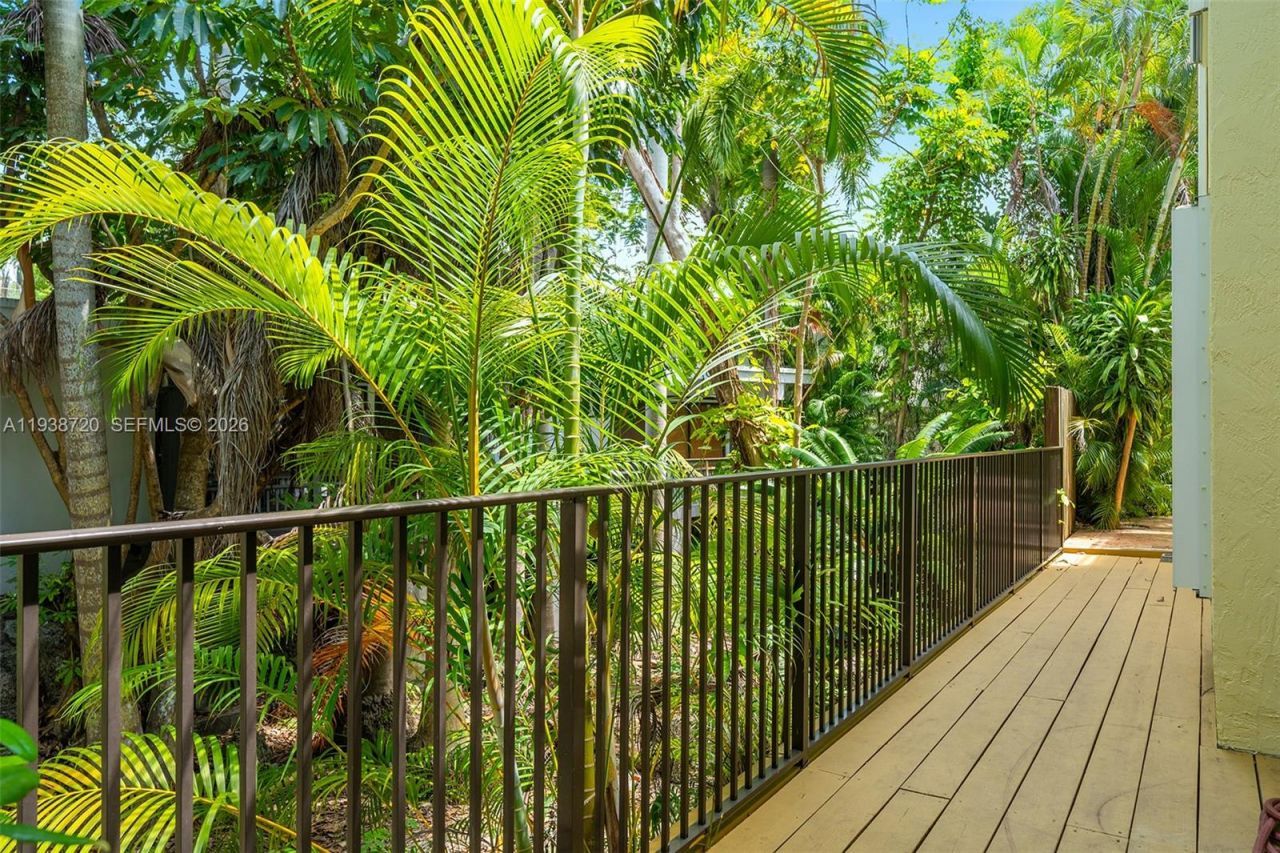 3211 Morris Ln, Coconut Grove, FL 33133 Photo