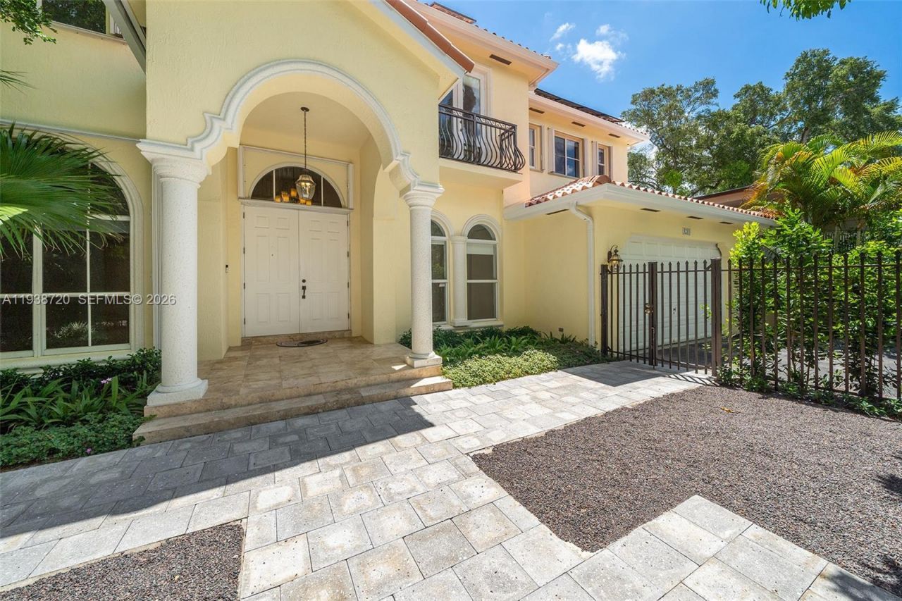 3211 Morris Ln, Coconut Grove, FL 33133 Photo