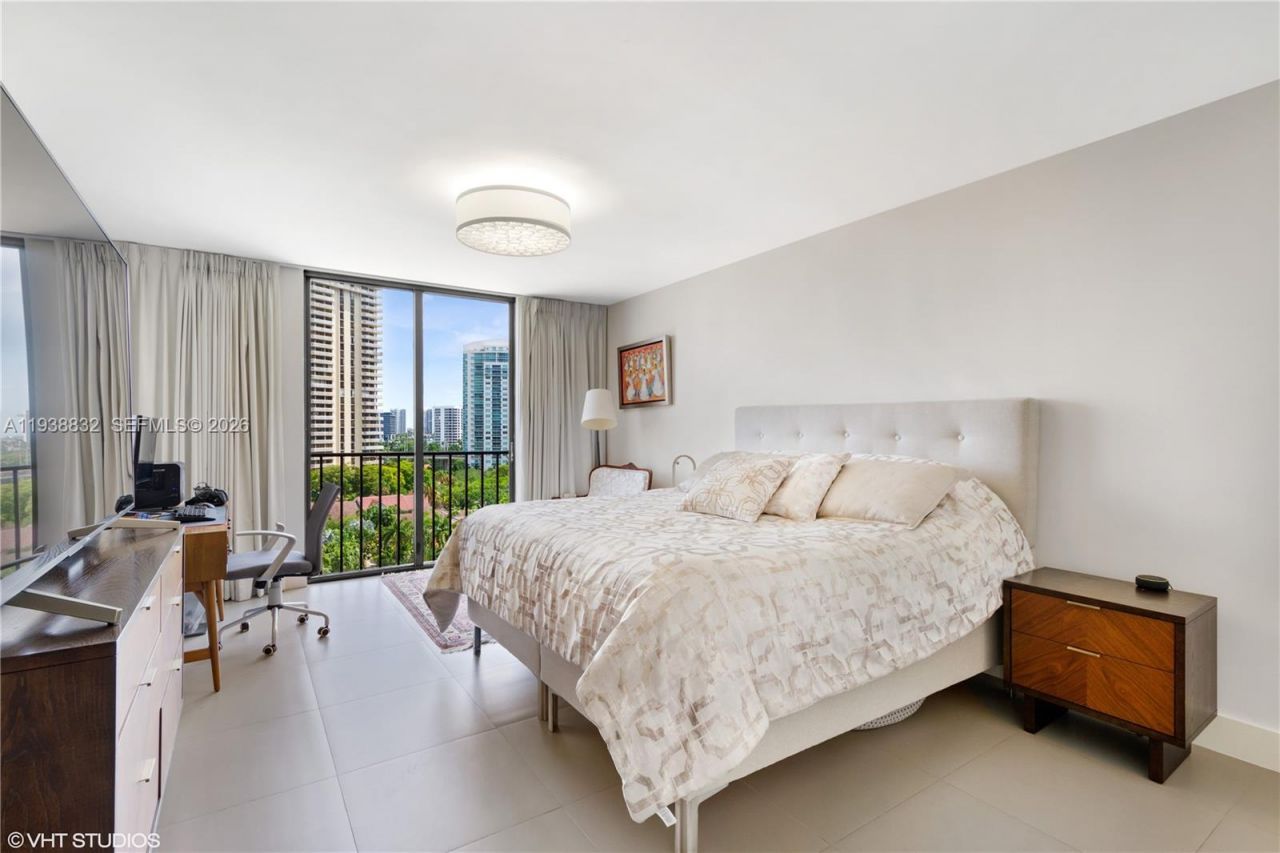 19667 Turnberry Way, Unit 10B+DEN+CA, Aventura, FL 33180 Photo