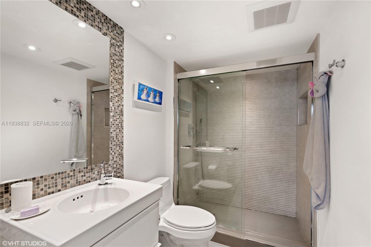 19667 Turnberry Way, Unit 10B+DEN+CA, Aventura, FL 33180 Photo