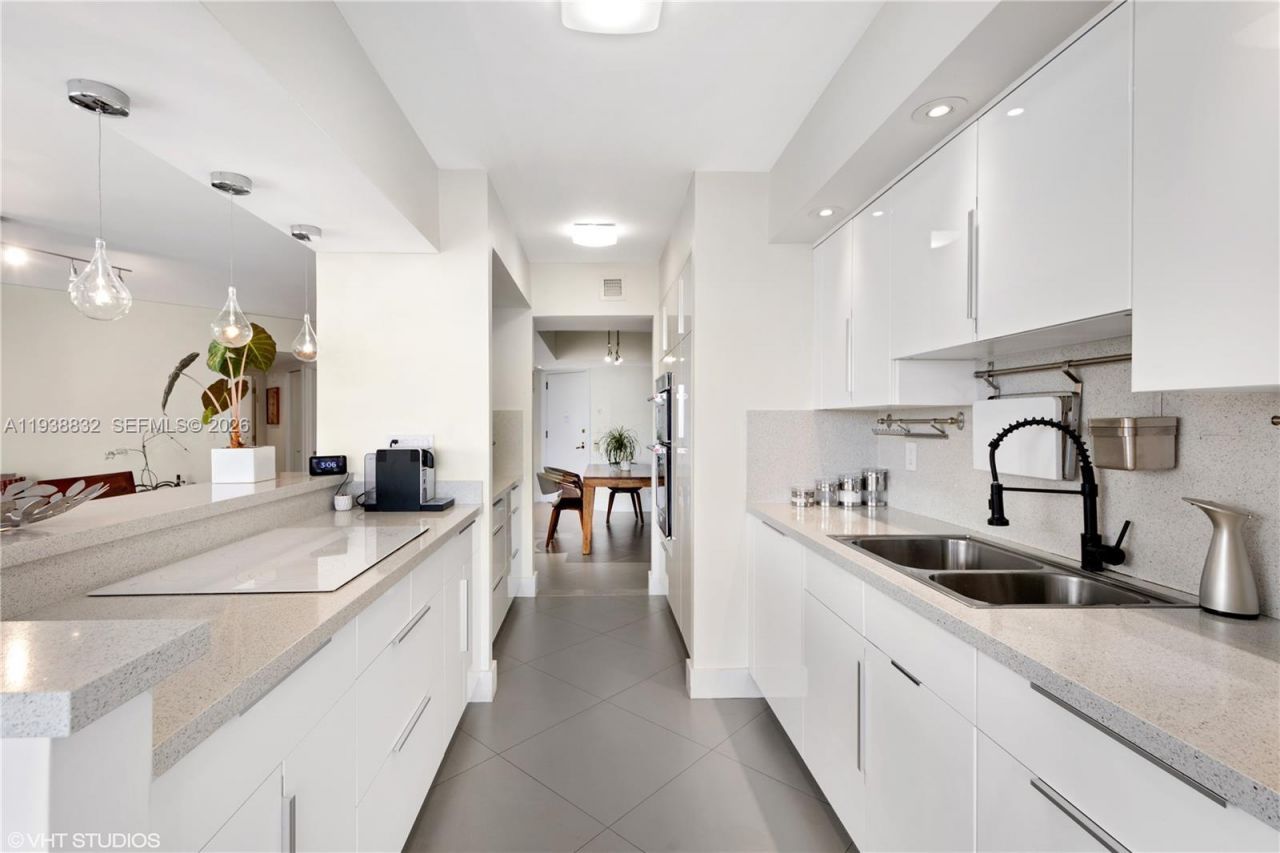 19667 Turnberry Way, Unit 10B+DEN+CA, Aventura, FL 33180 Photo