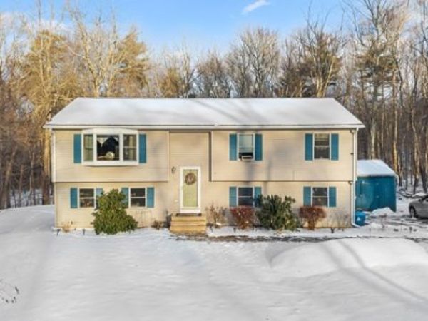 34 Lyman Barnes Rd, Brimfield, MA 01010