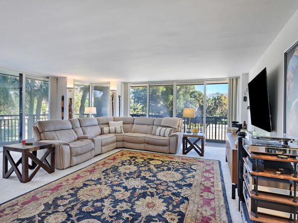 2427 Presidential Way, Unit 204, West Palm Beach, FL 33401