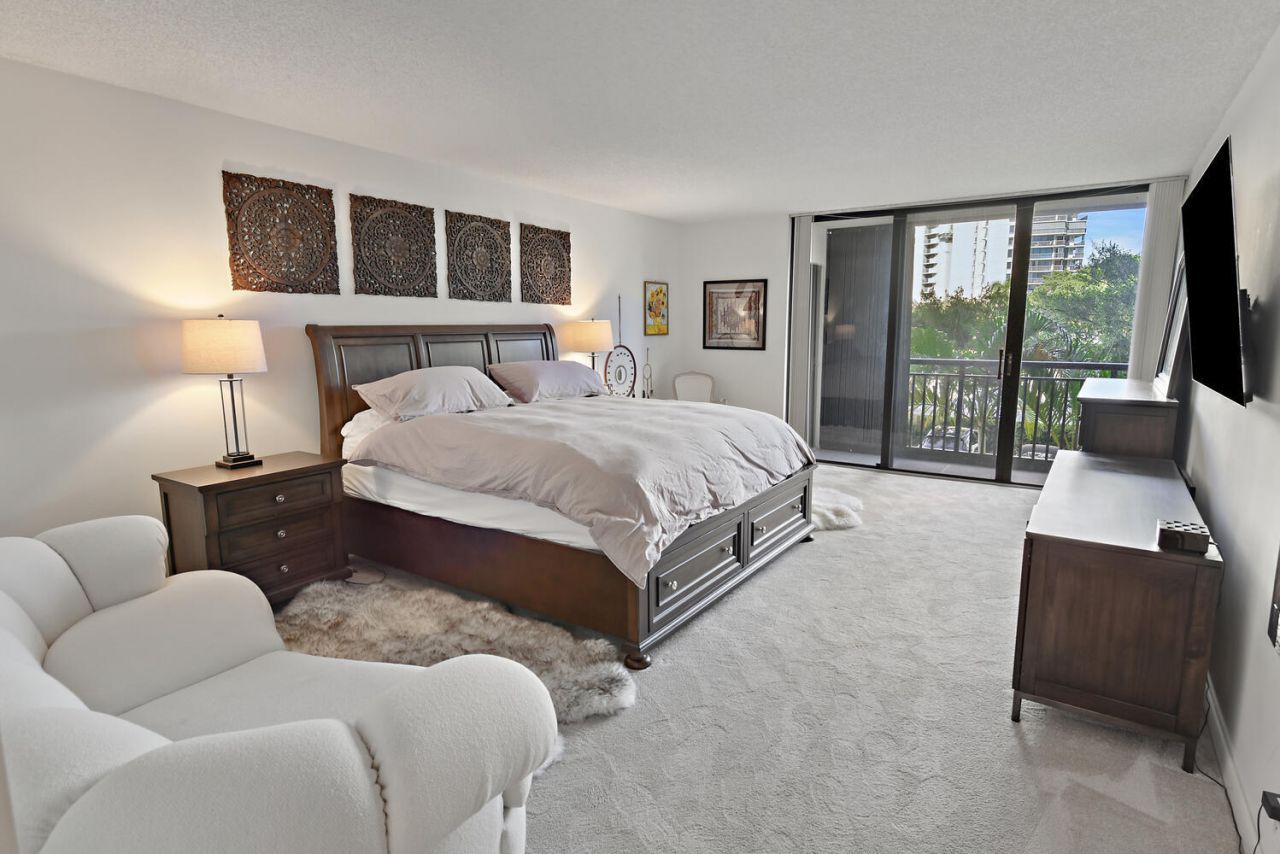 2427 Presidential Way, Unit 204, West Palm Beach, FL 33401 Photo