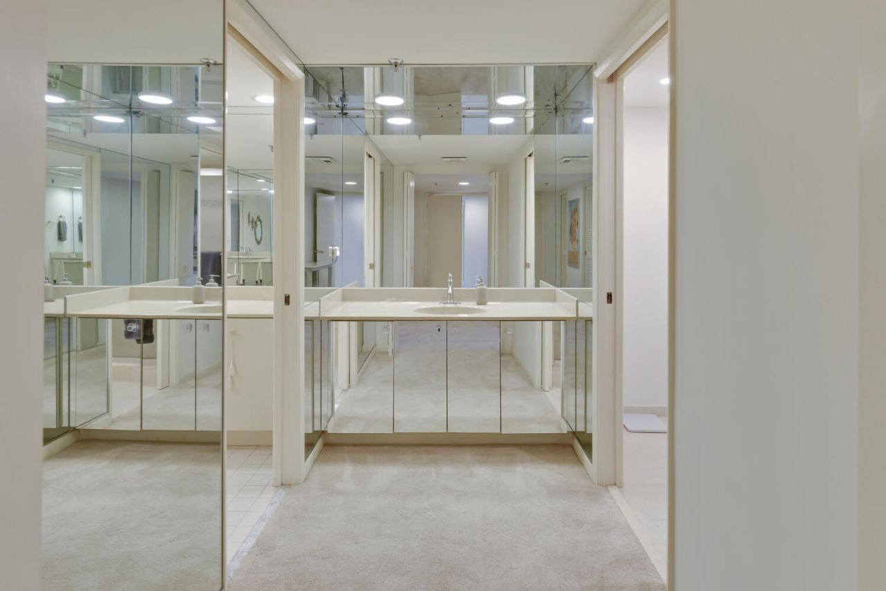 2427 Presidential Way, Unit 204, West Palm Beach, FL 33401 Photo