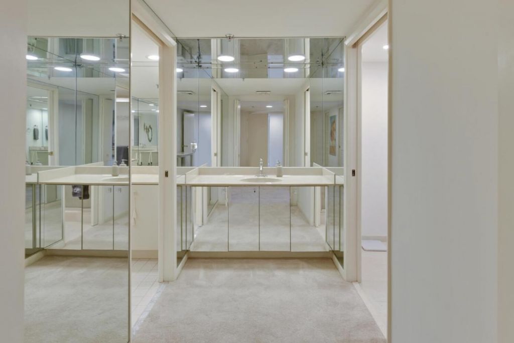 2427 Presidential Way, Unit 204, West Palm Beach, FL 33401 Photo