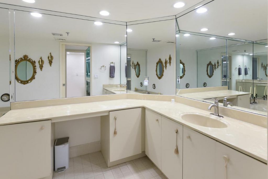 2427 Presidential Way, Unit 204, West Palm Beach, FL 33401 Photo