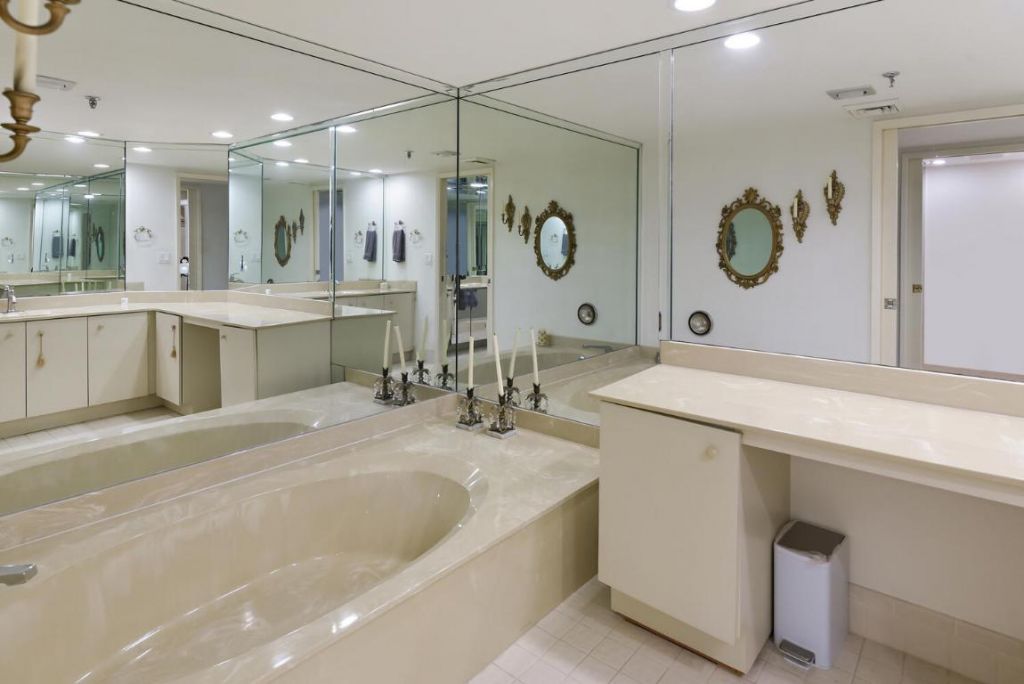 2427 Presidential Way, Unit 204, West Palm Beach, FL 33401 Photo