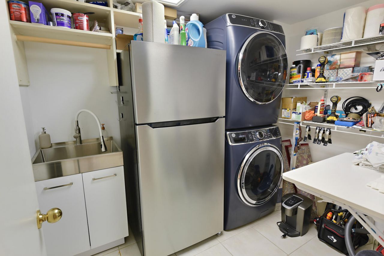 2427 Presidential Way, Unit 204, West Palm Beach, FL 33401 Photo