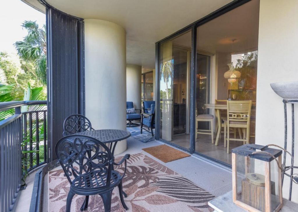 2427 Presidential Way, Unit 204, West Palm Beach, FL 33401 Photo