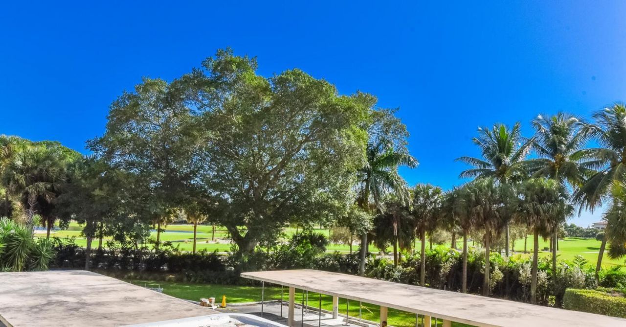 2427 Presidential Way, Unit 204, West Palm Beach, FL 33401 Photo