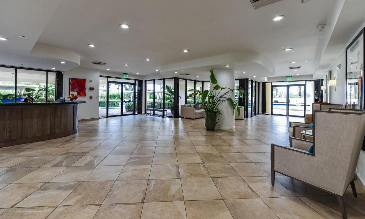 2427 Presidential Way, Unit 204, West Palm Beach, FL 33401 Photo