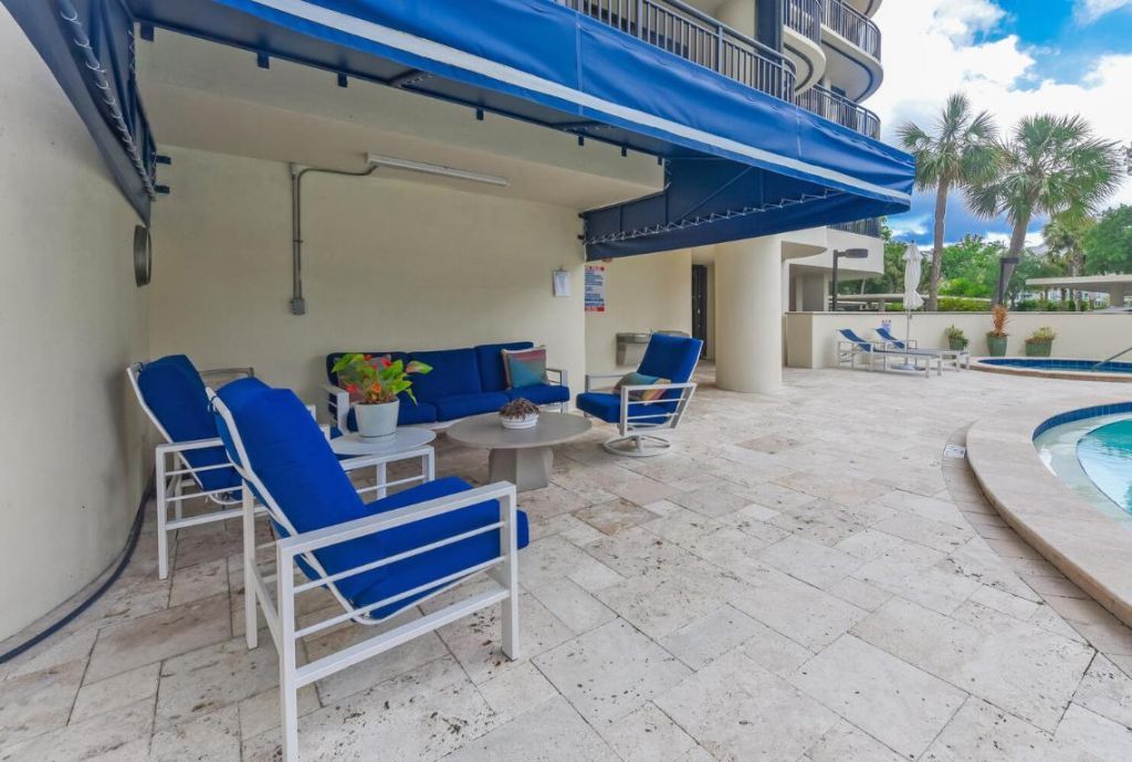 2427 Presidential Way, Unit 204, West Palm Beach, FL 33401 Photo