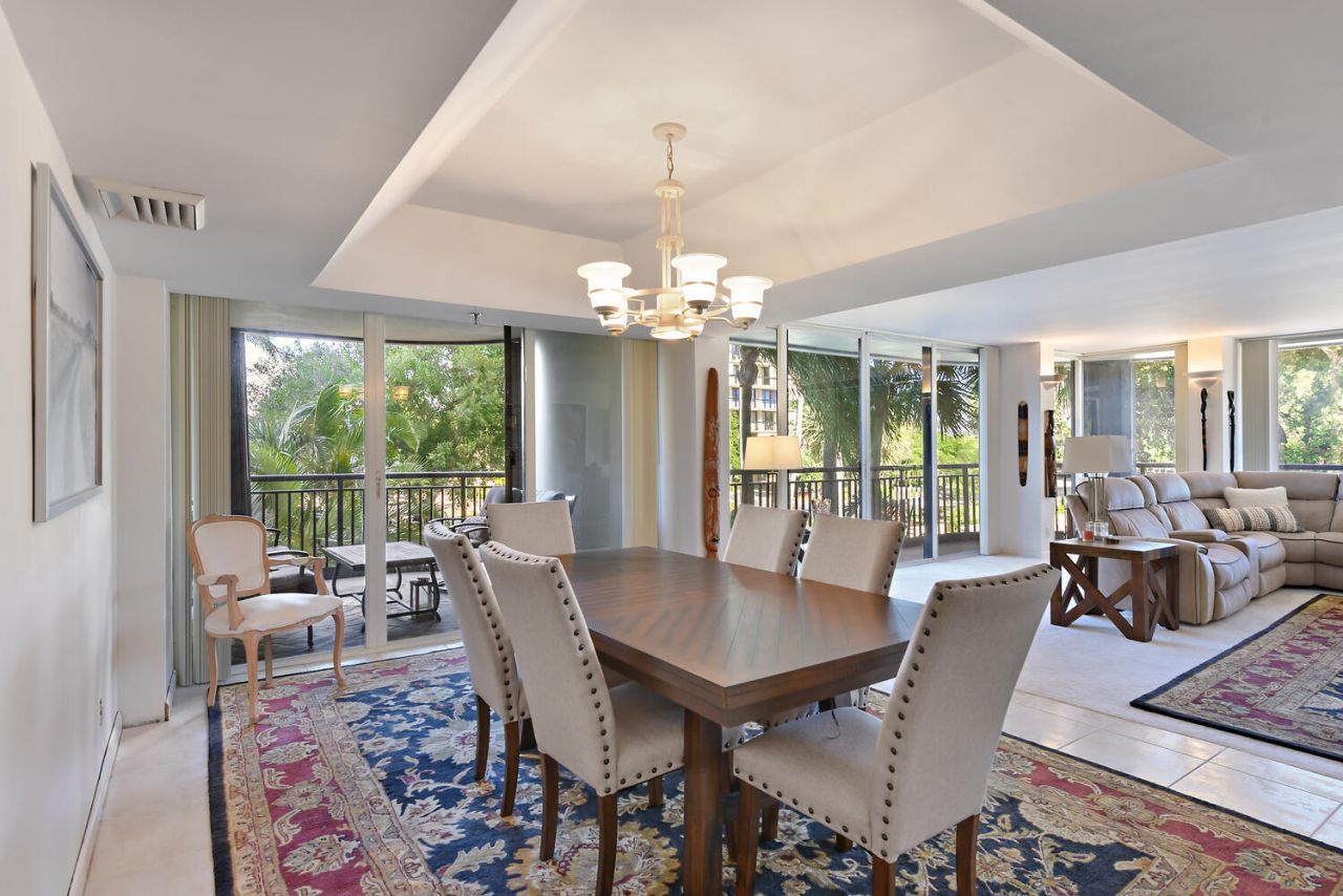 2427 Presidential Way, Unit 204, West Palm Beach, FL 33401 Photo