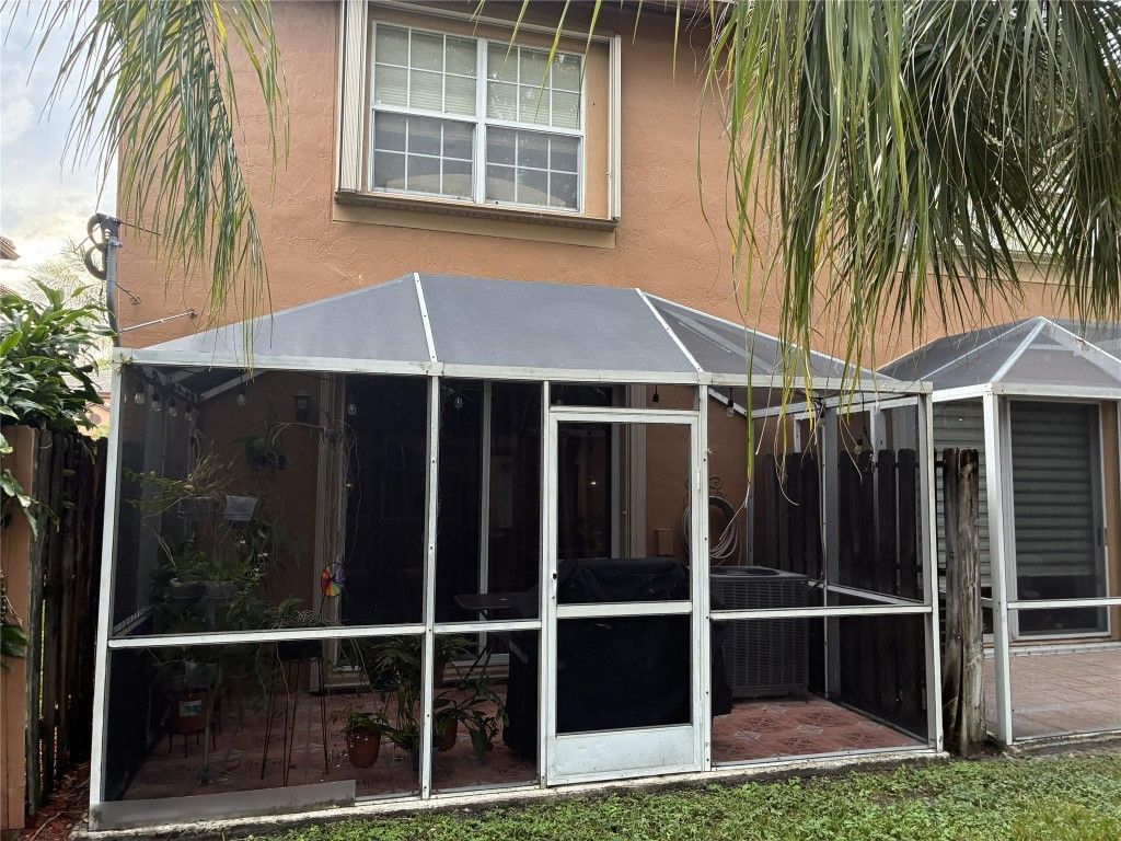 1552 Barcelona Way, Unit 6-19, Weston, FL 33327 Photo