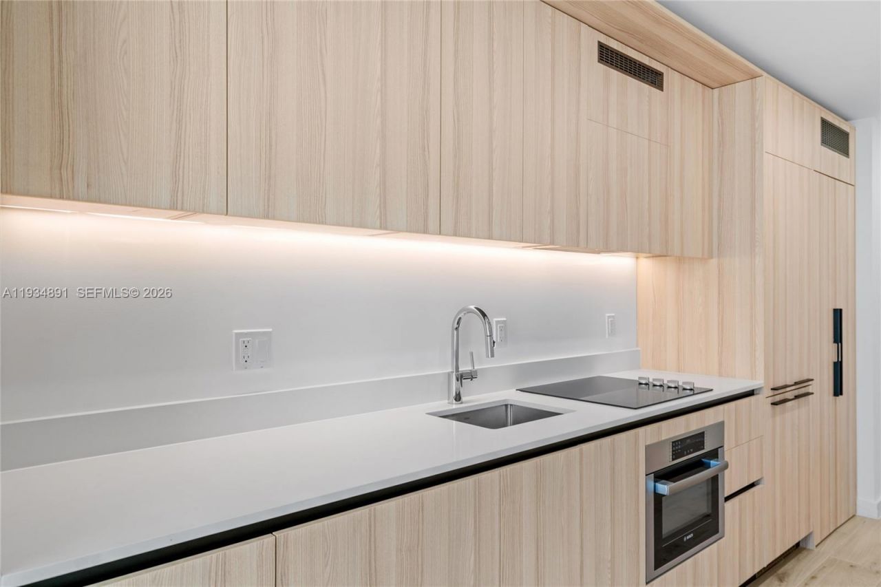 225 N Miami Ave, Unit 1405, Miami, FL 33132 Photo