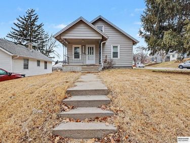 1702 S 49th Street, Omaha, NE 68106