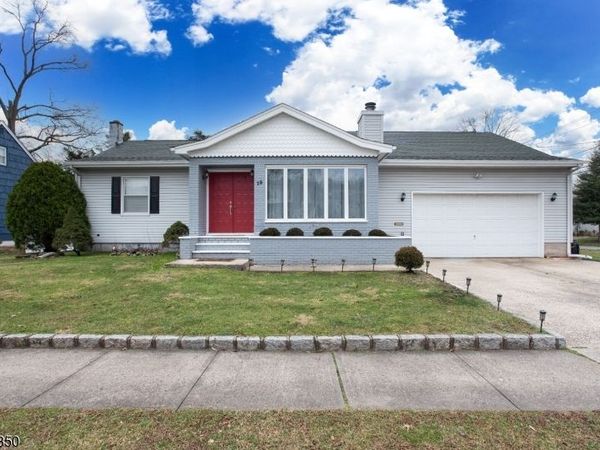 13 Park Ave, Green Brook, NJ 08812