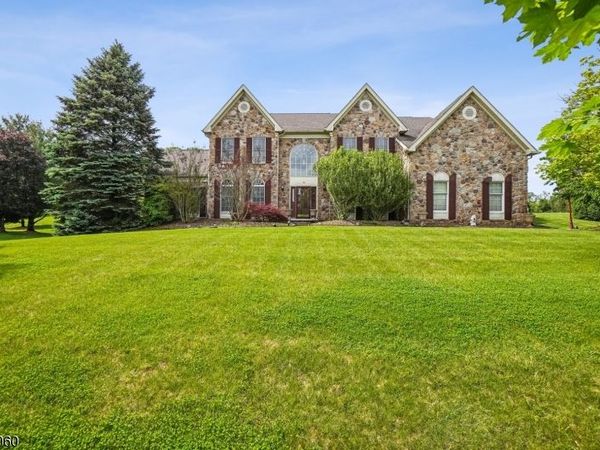 16 Surry Lane16, Franklin, NJ 08802