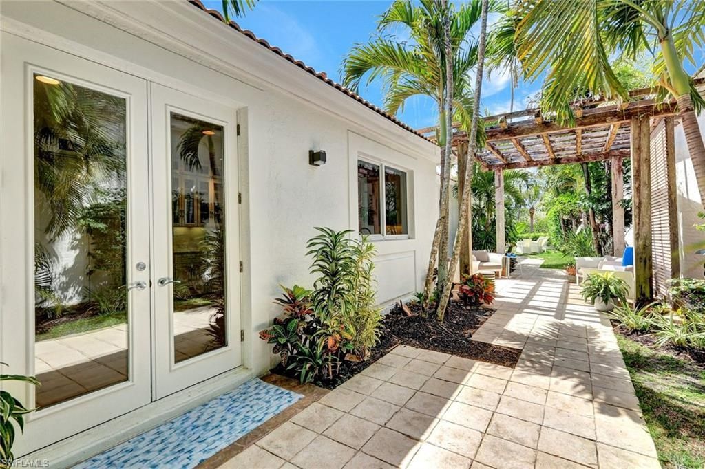 27571 Riverbank Dr , Bonita Springs, FL 34134 Photo