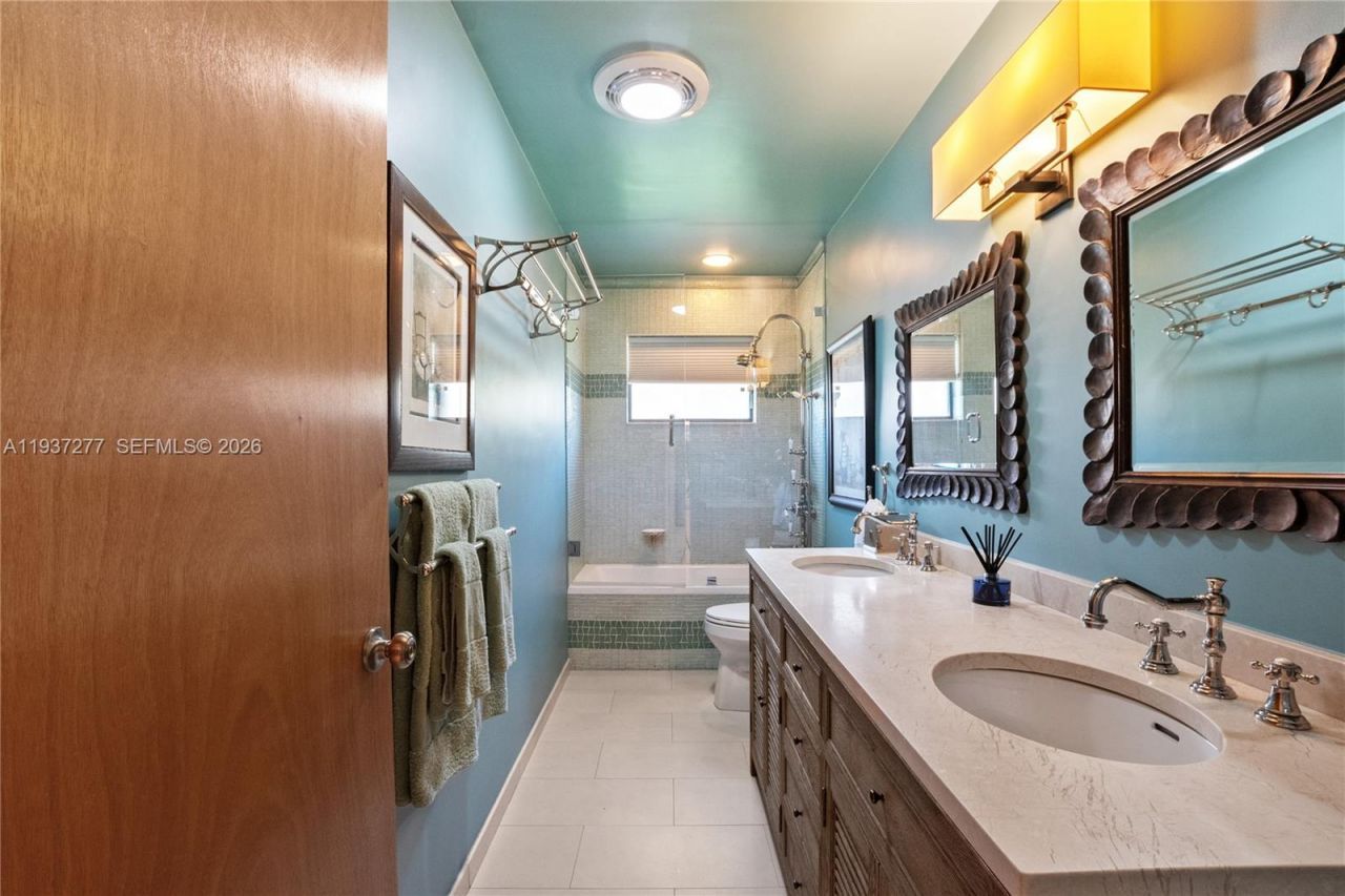 2100 NE 211th Ter., Miami, FL 33179 Photo