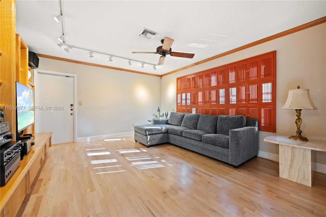 2100 NE 211th Ter., Miami, FL 33179 Photo