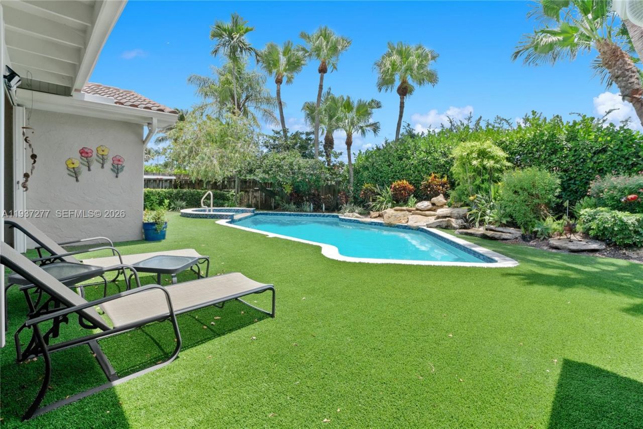 2100 NE 211th Ter., Miami, FL 33179 Photo